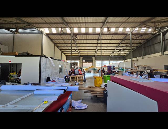 954M² WAREHOUSE TO LET IN SPARTAN